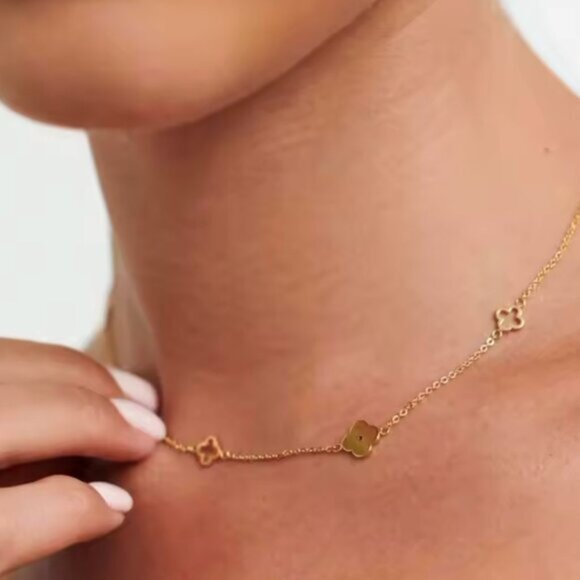 14K Gold Filled Four Leaf Clover Necklace - Picture 3 of 4